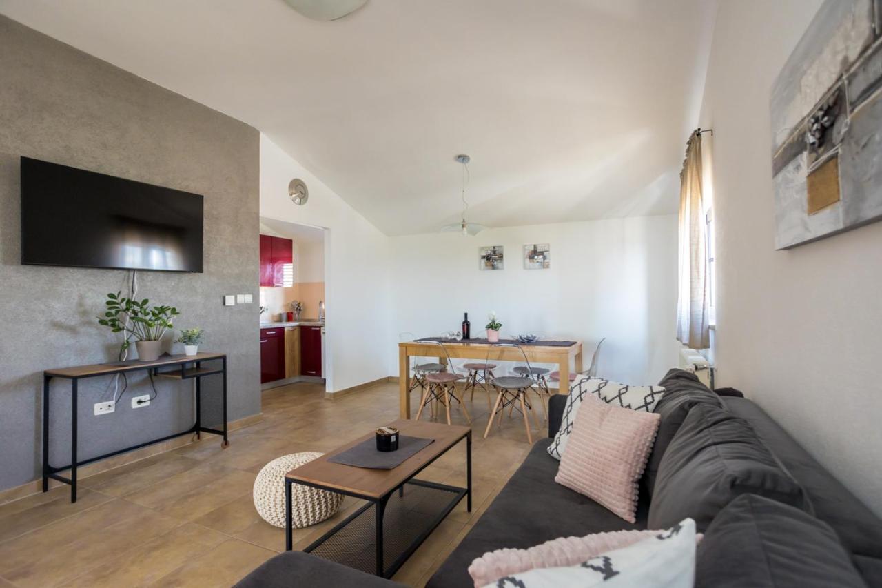 Apartmani Beba Омишаль Экстерьер фото